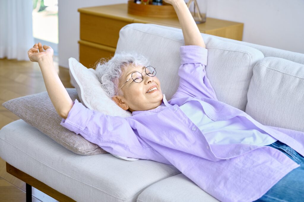 高齢者の睡眠の質向上に役立つお助けアイテム｜人気のプレゼントも