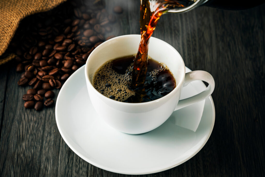 コーヒーを淹れる様子