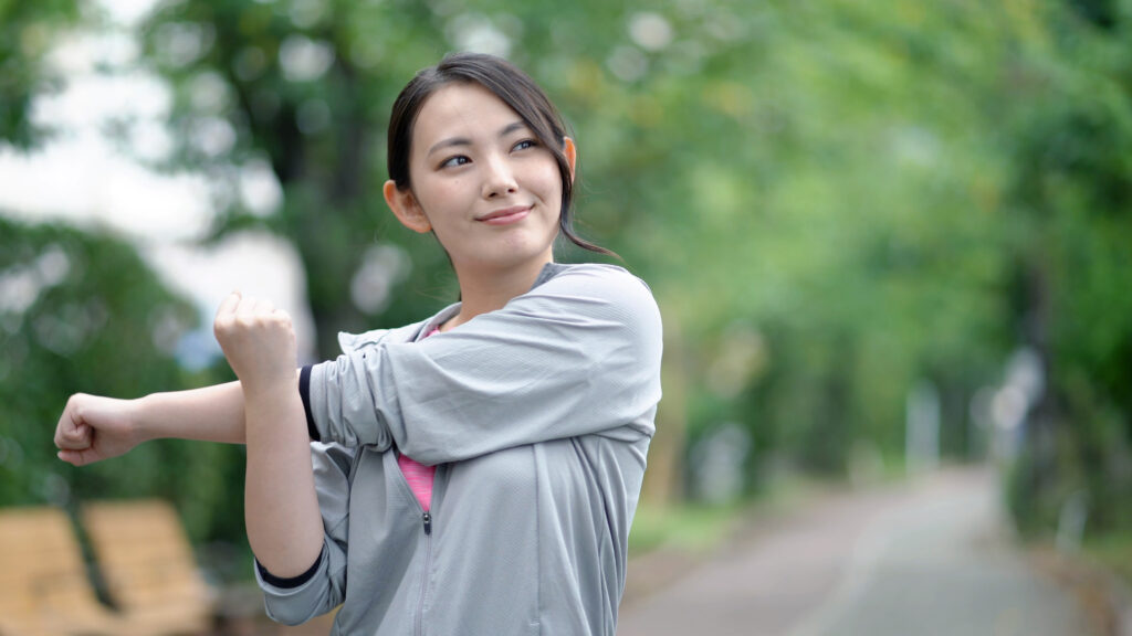 ストレッチする女性